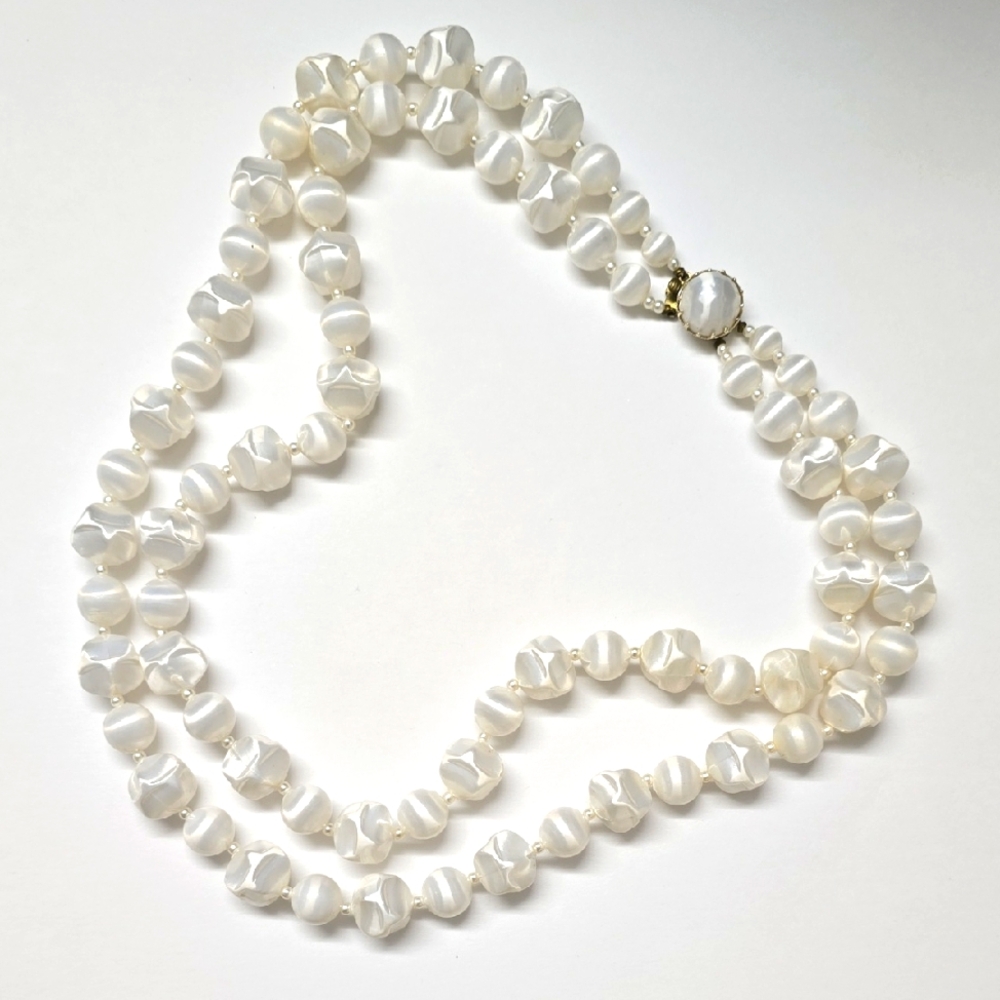🔸️5/$25🔸️Vintage Plastic White 2 Strand Neckace